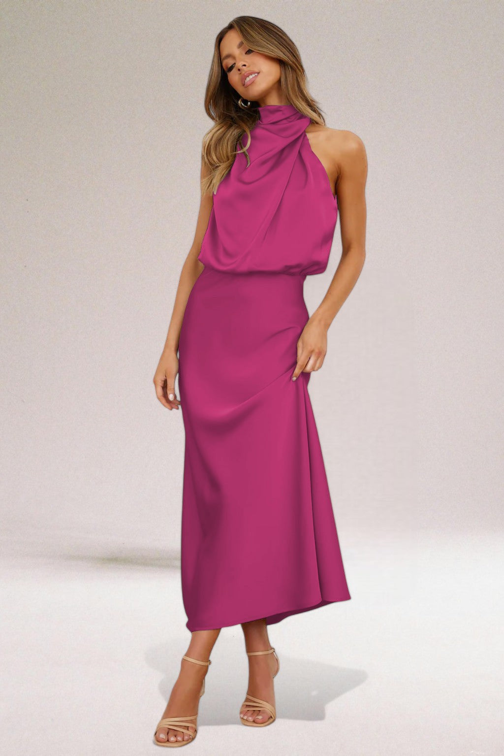 Violetta™ | 2025 - Glamorös satinklänning med halterneck